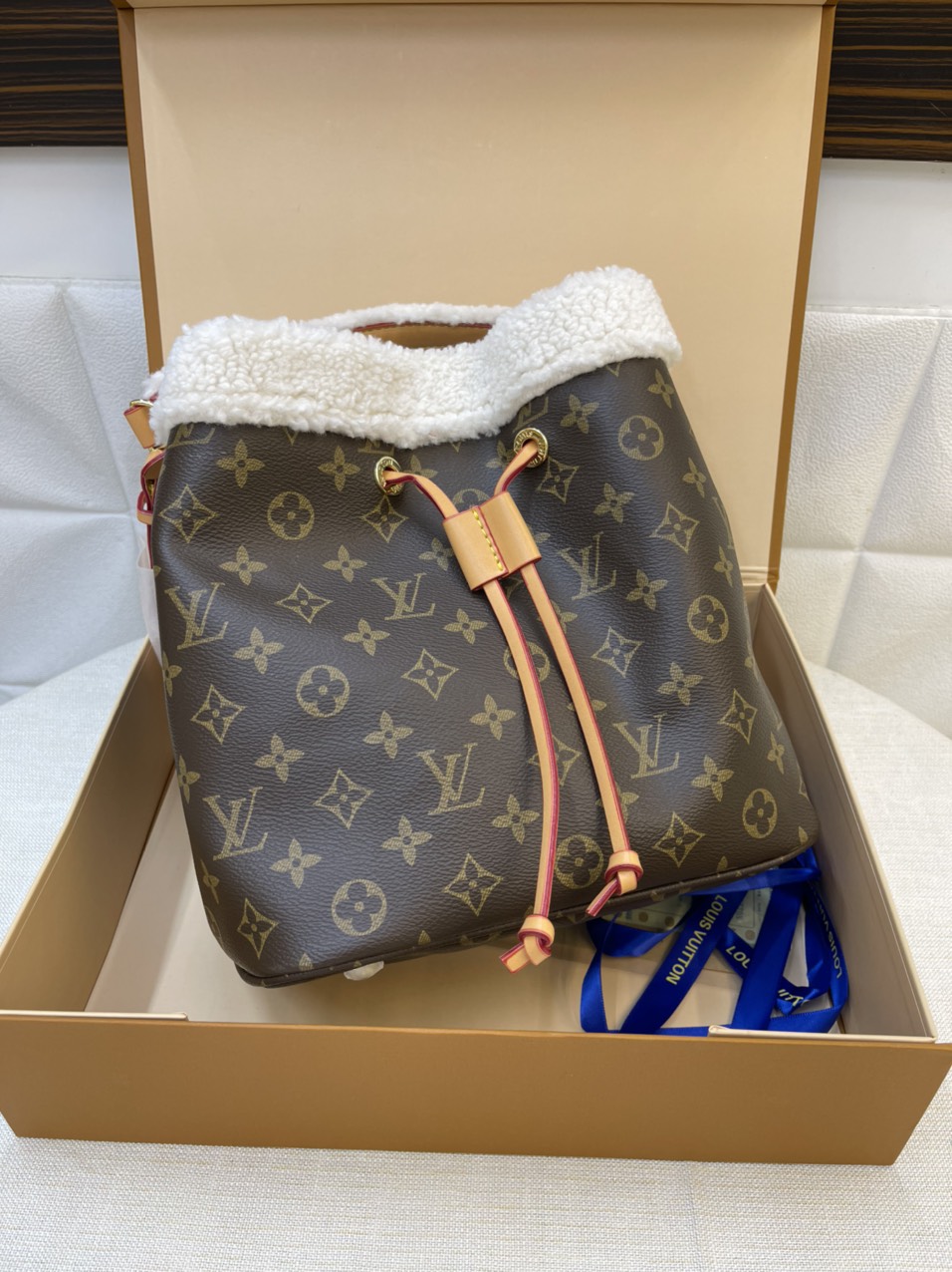 Túi Xách LV Super BB Neoneo Size 25 cm